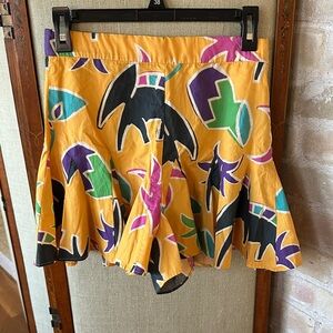 Zara Swingy Colorful Abstract Print side zip Skort in size small in all cotton